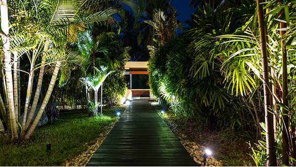 園林戶外亮化工程需根據(jù)園林的功能特征而定