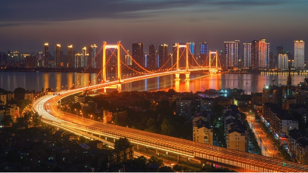 大型亮化工程應(yīng)該如何保證質(zhì)量呢？