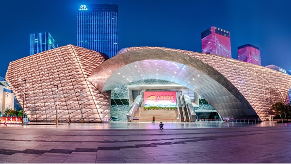 樓體燈光亮化，讓城市夜景更美、更亮